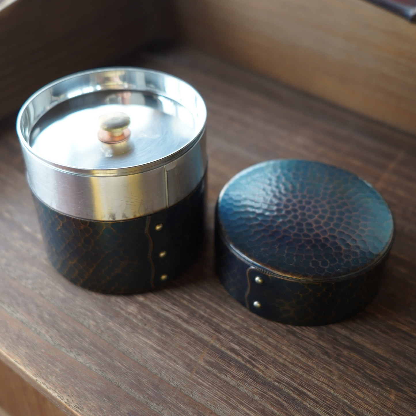 Mallet pattern straight cylindrical copper tea can