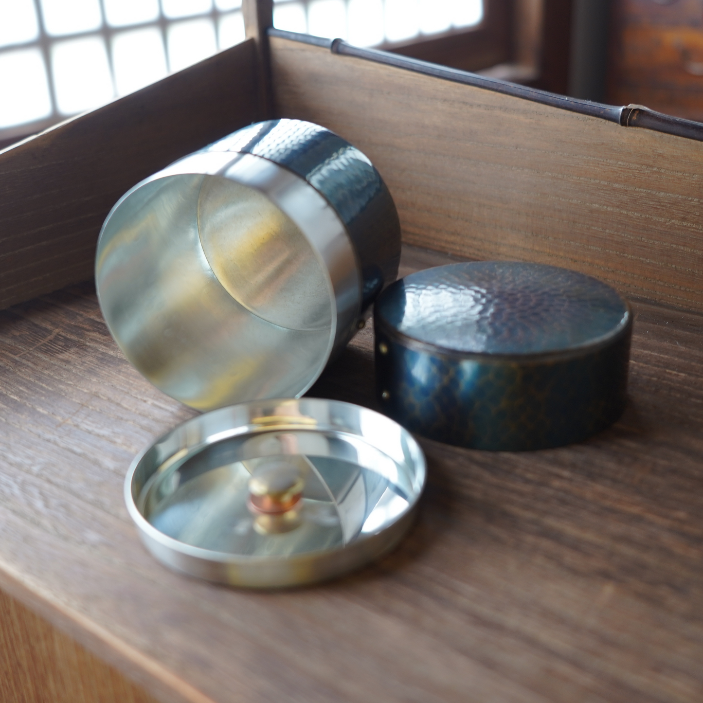 Mallet pattern straight cylindrical copper tea can