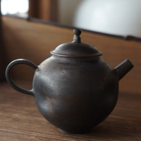 Iron-glazed Concave Teapot