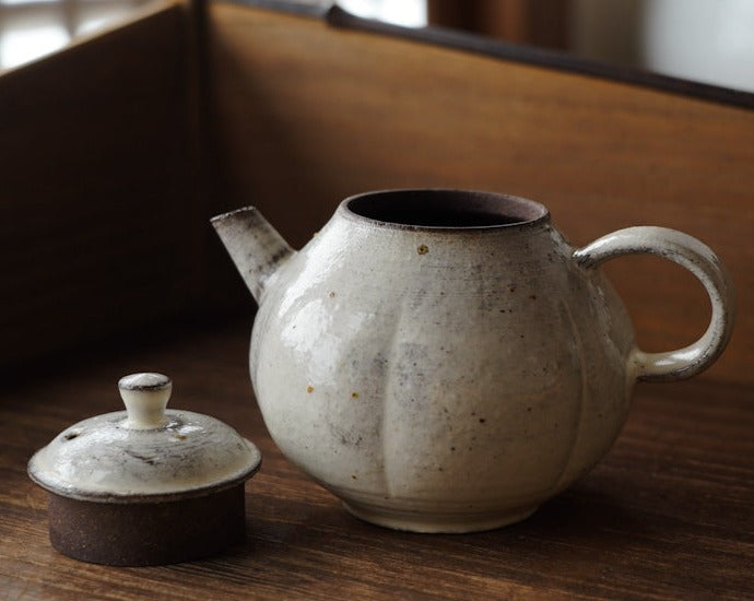 菱花陶瓷白粉引壺圓扁款