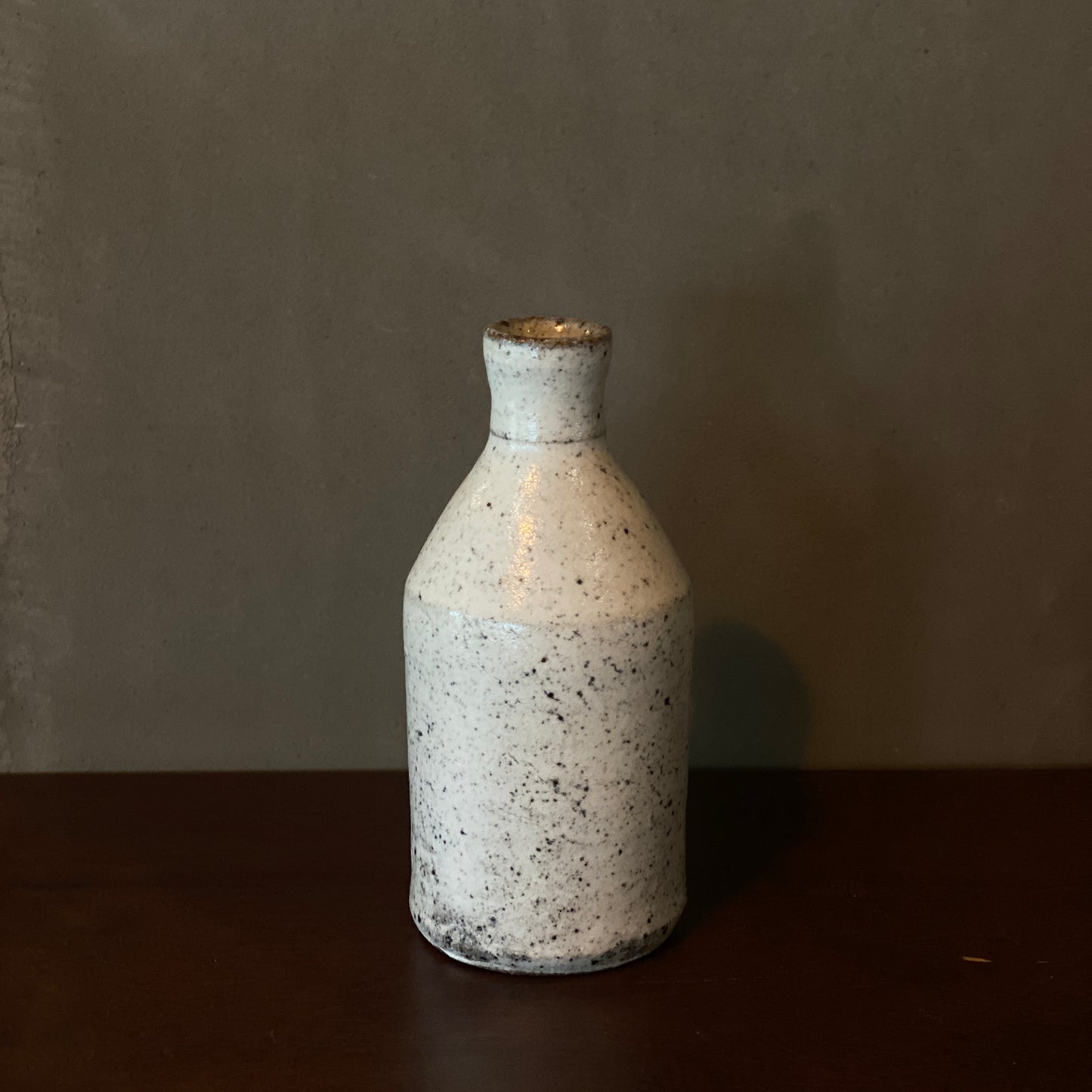 Pottery/conical flower pot