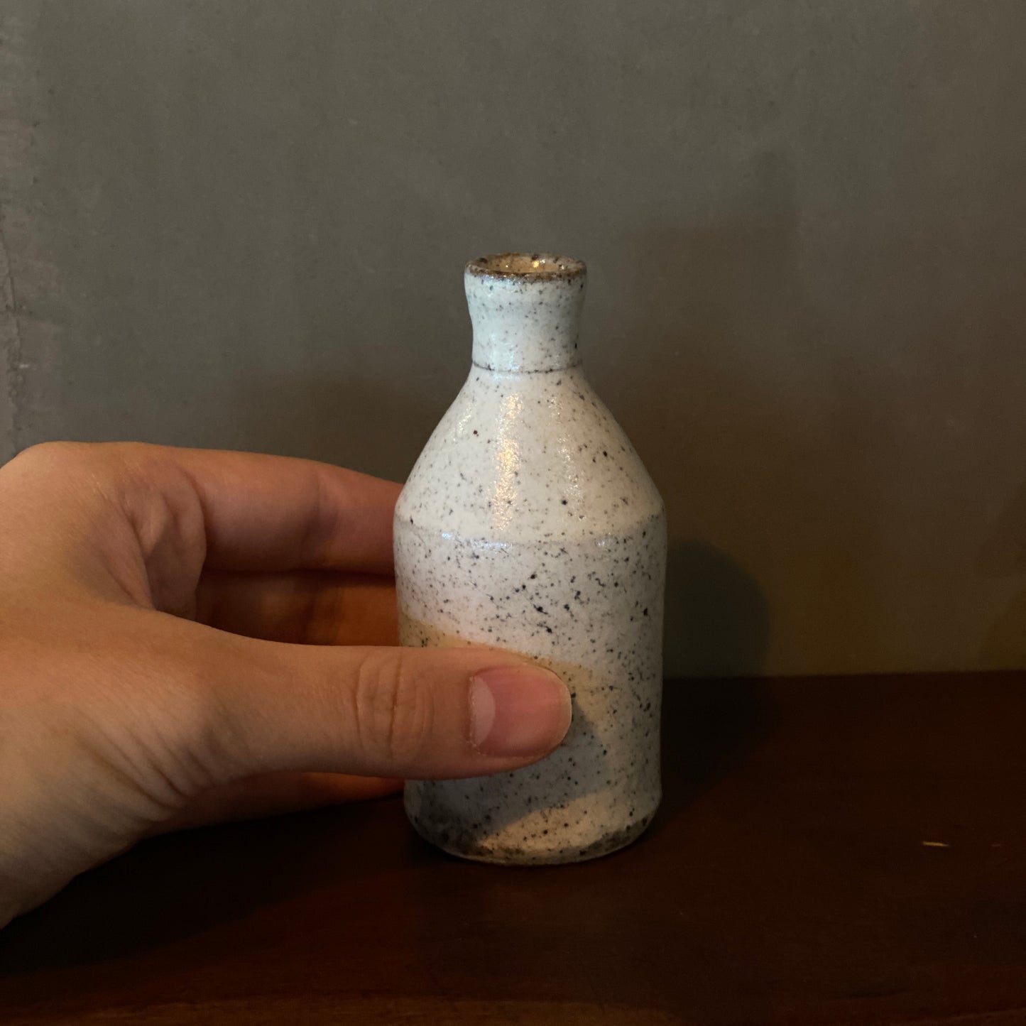 Pottery/conical flower pot