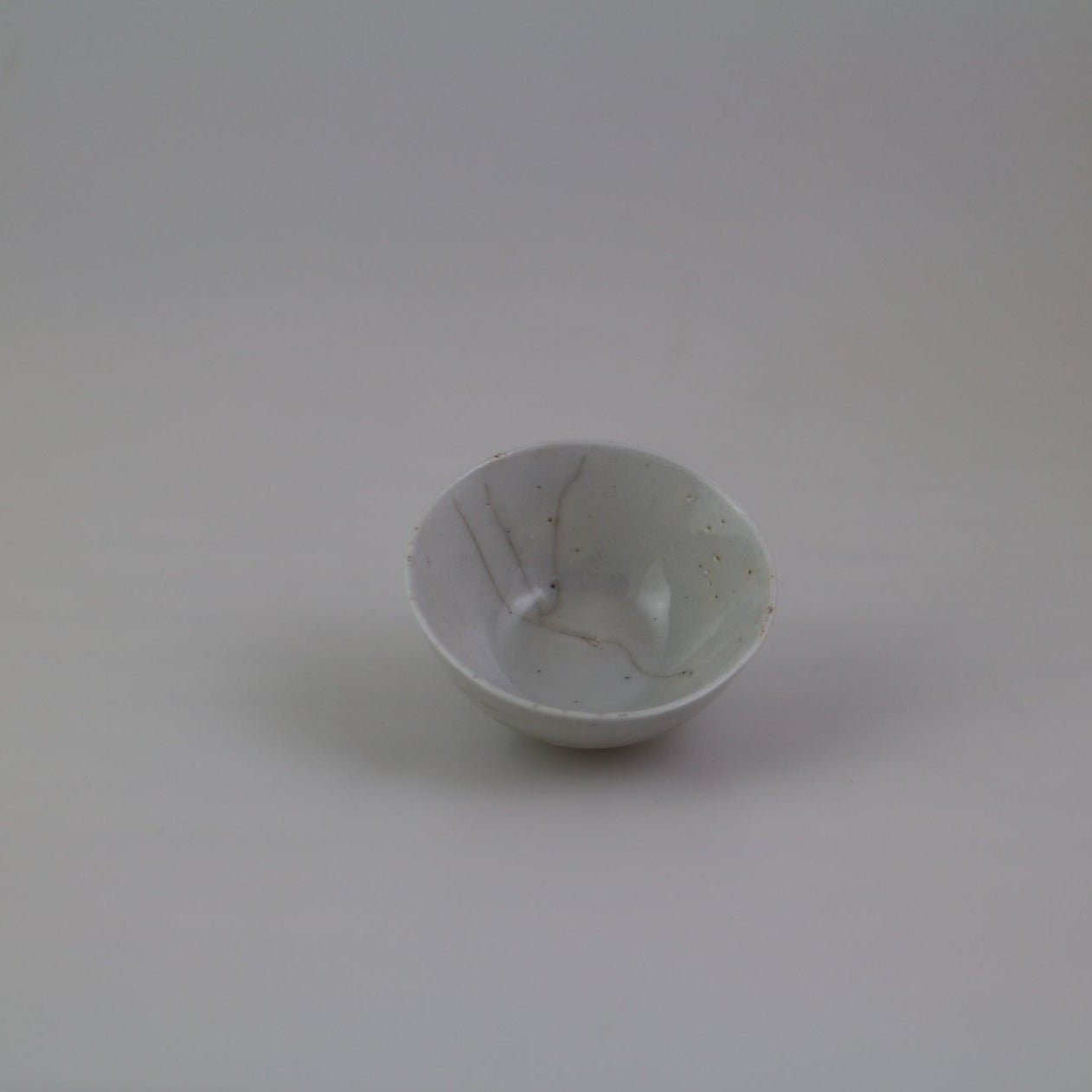 建國時期白色圓口落灰開片陶瓷老杯