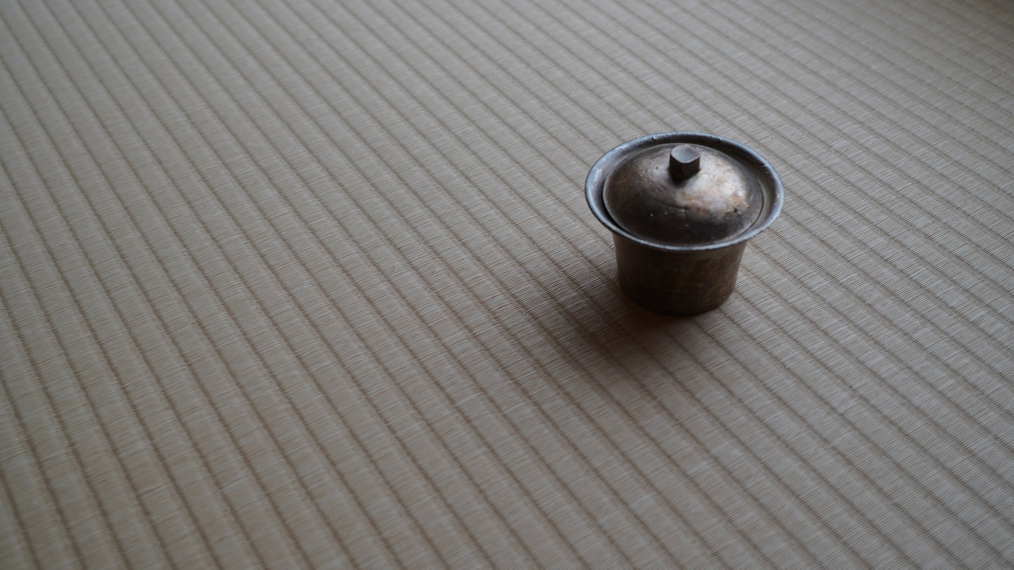 Liquid silver square button tea bowl