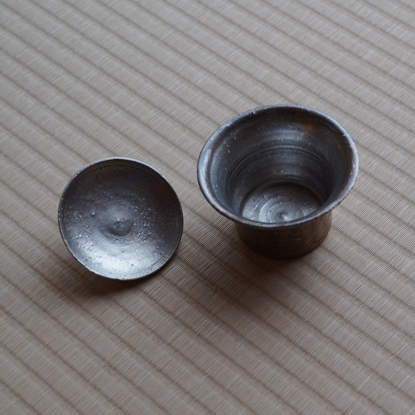 Liquid silver square button tea bowl