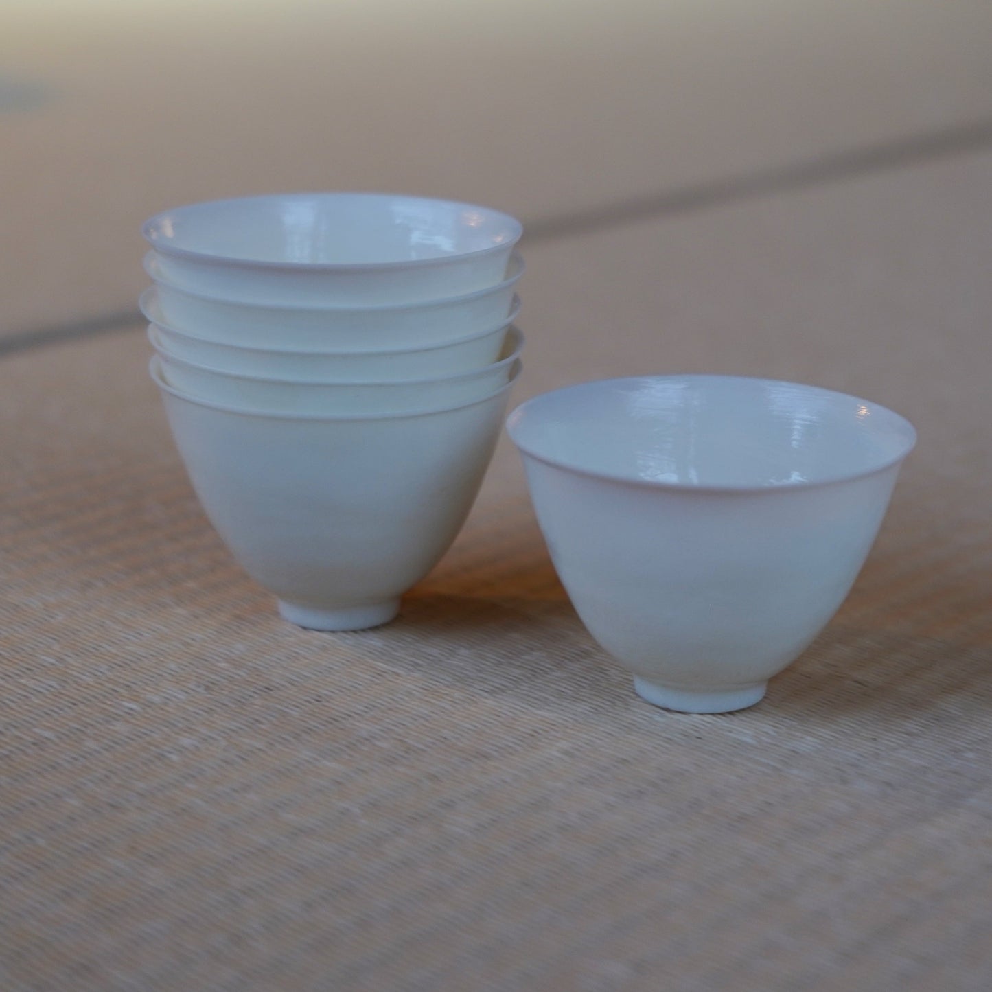 白瓷手拓薄胎鈴鐺杯/蘇麗君