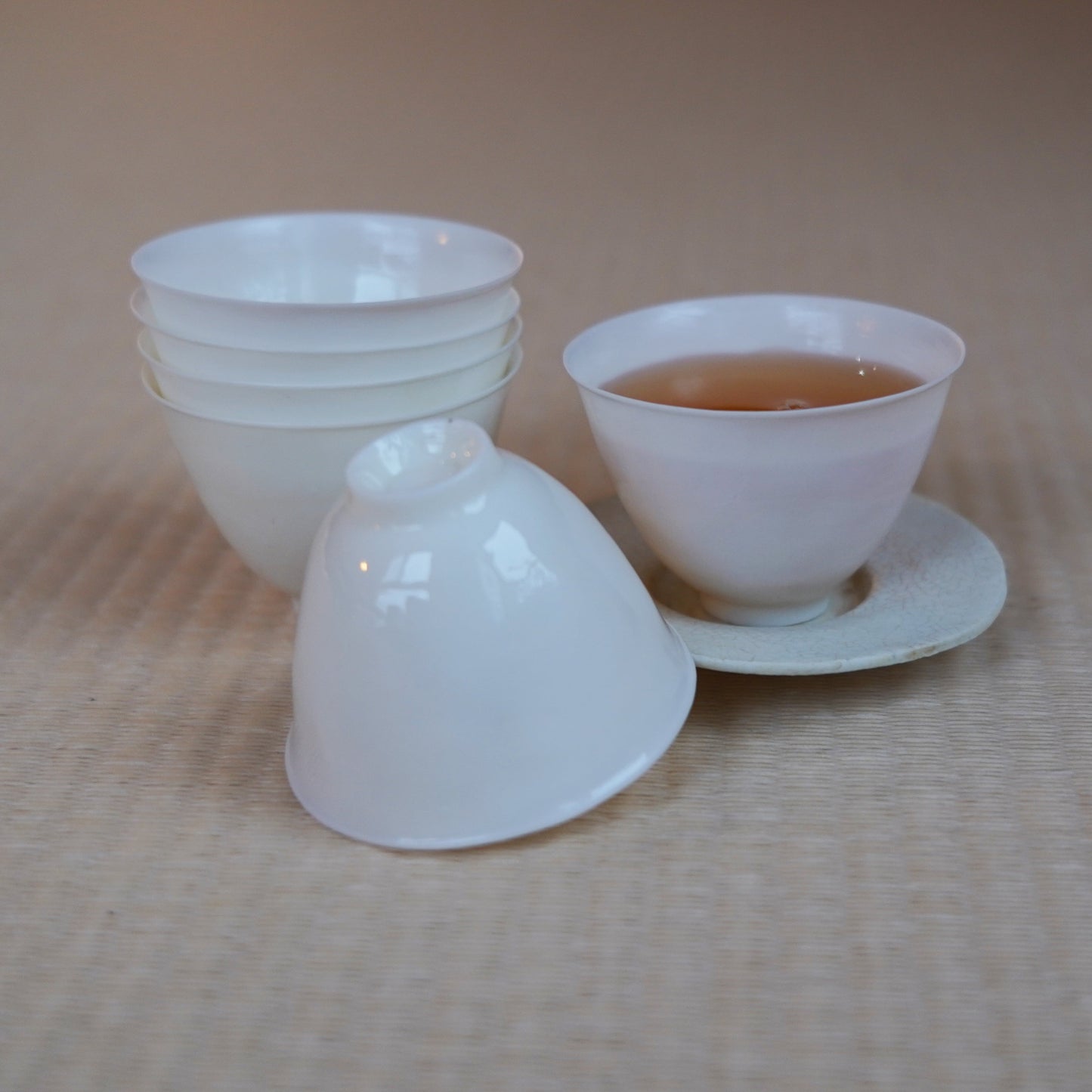 白瓷手拓薄胎鈴鐺杯/蘇麗君