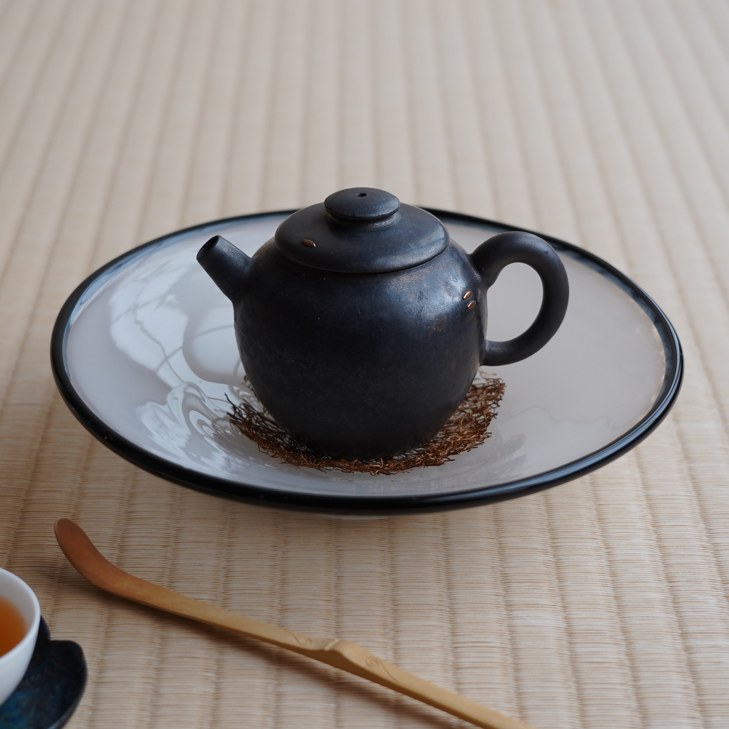 薄透瓷壺承