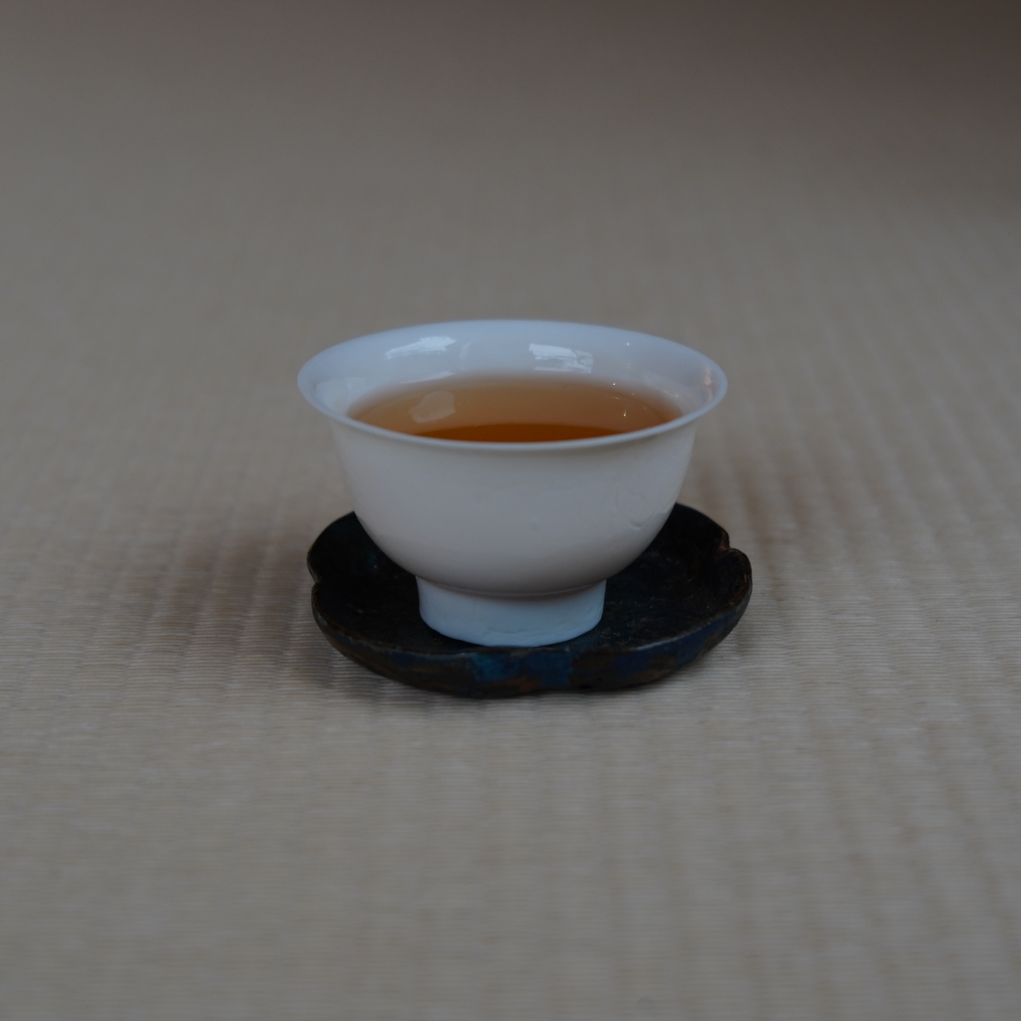 白瓷超薄胎手拓撇口杯-矮