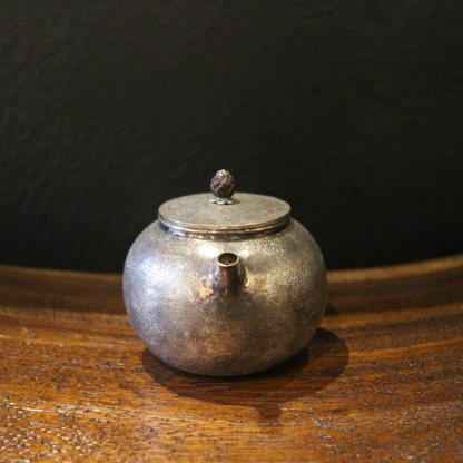 Silver handle pot (perfect rock pattern/bright silver+wooden handle)