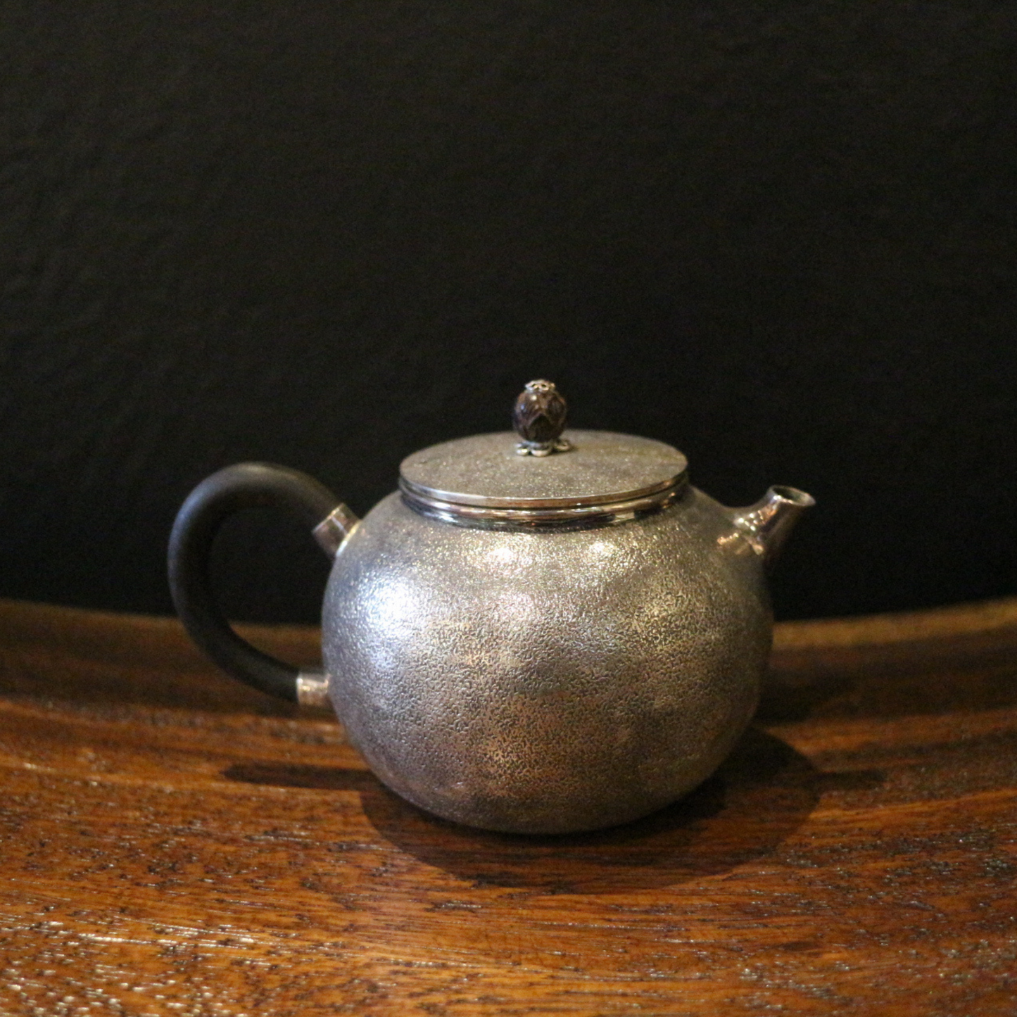 Silver handle pot (perfect rock pattern/bright silver+wooden handle)