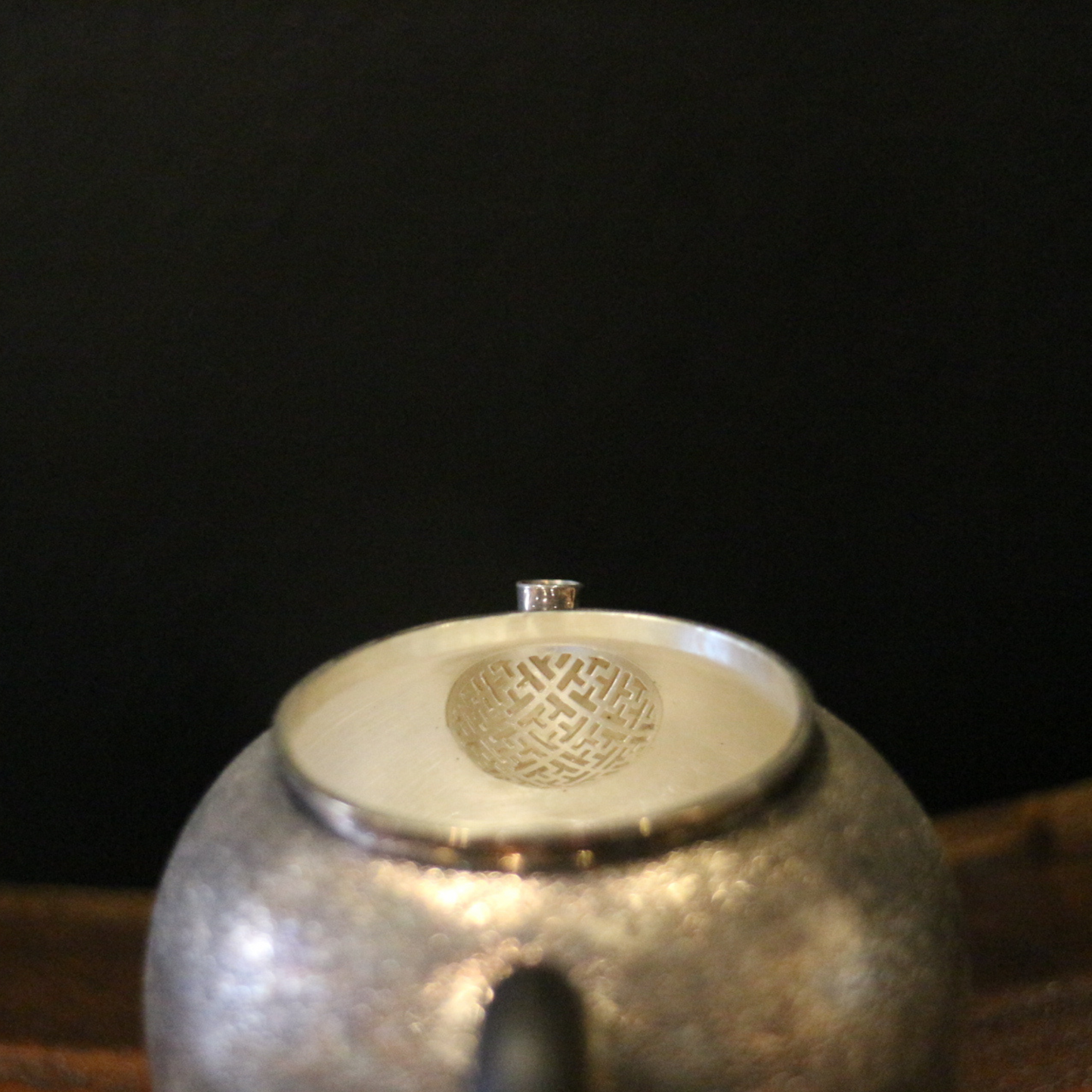 Silver handle pot (perfect rock pattern/bright silver+wooden handle)