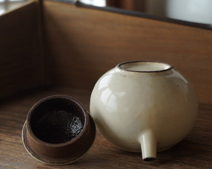 圓滿型陶瓷白粉引壺