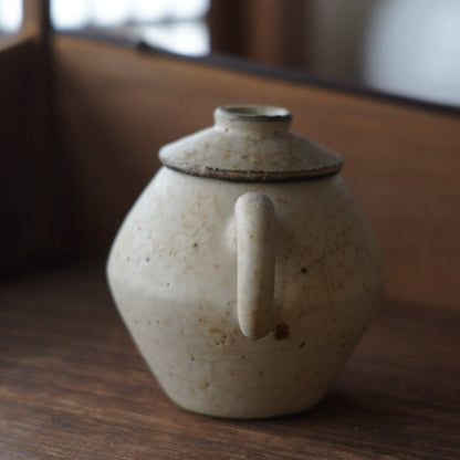 白釉陶泥壺