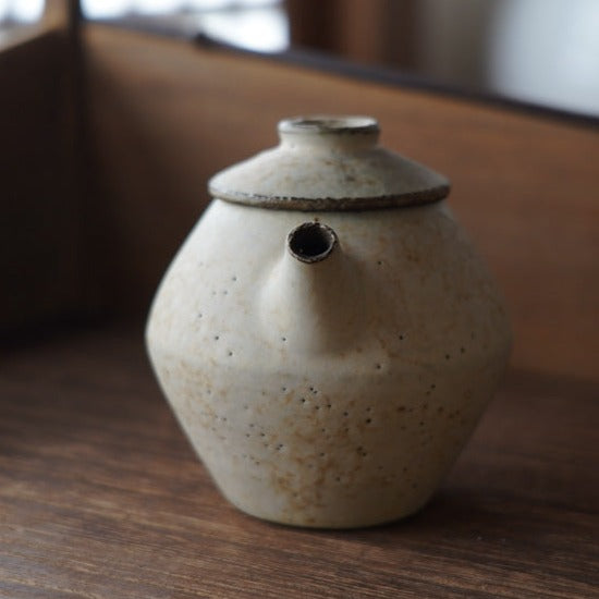 白釉陶泥壺