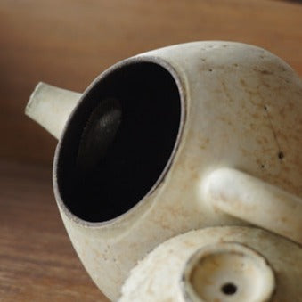 白釉陶泥壺