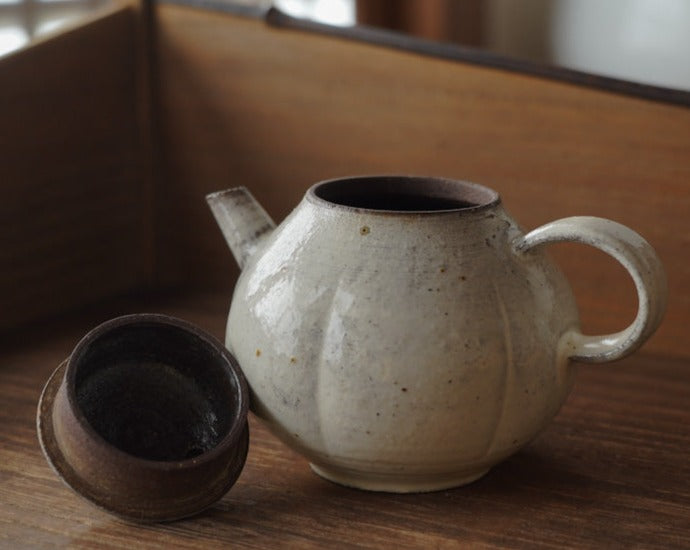 菱花陶瓷白粉引壺圓扁款