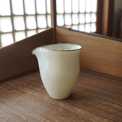 銀包邊白瓷縮口公道杯