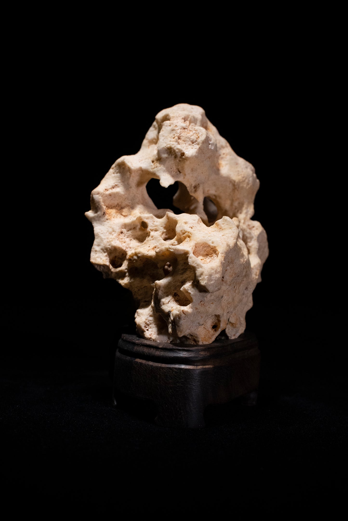 賞石擺件/白太湖石Taihu Stones