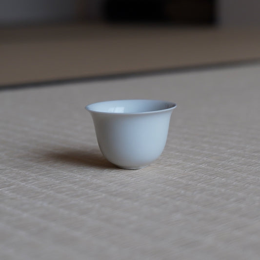 鈴鐺型薄胎老白瓷杯｜德化創匯期
