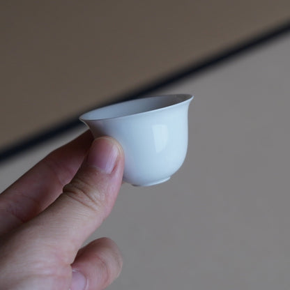 鈴鐺型薄胎老白瓷杯｜德化創匯期
