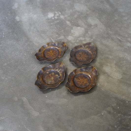 包邊宣德銅葉形煎茶托