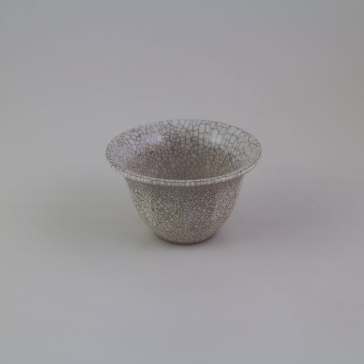 開片12角白釉老杯