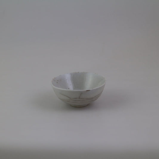 建國時期白色圓口落灰開片陶瓷老杯