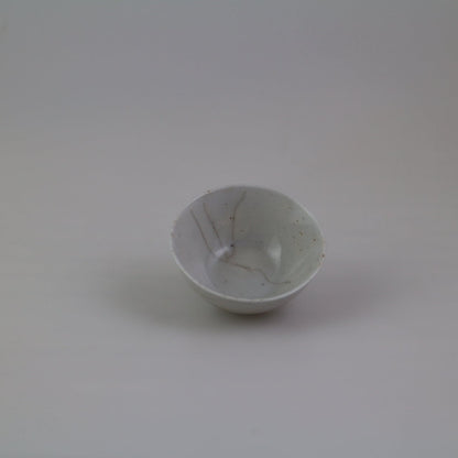 建國時期白色圓口落灰開片陶瓷老杯