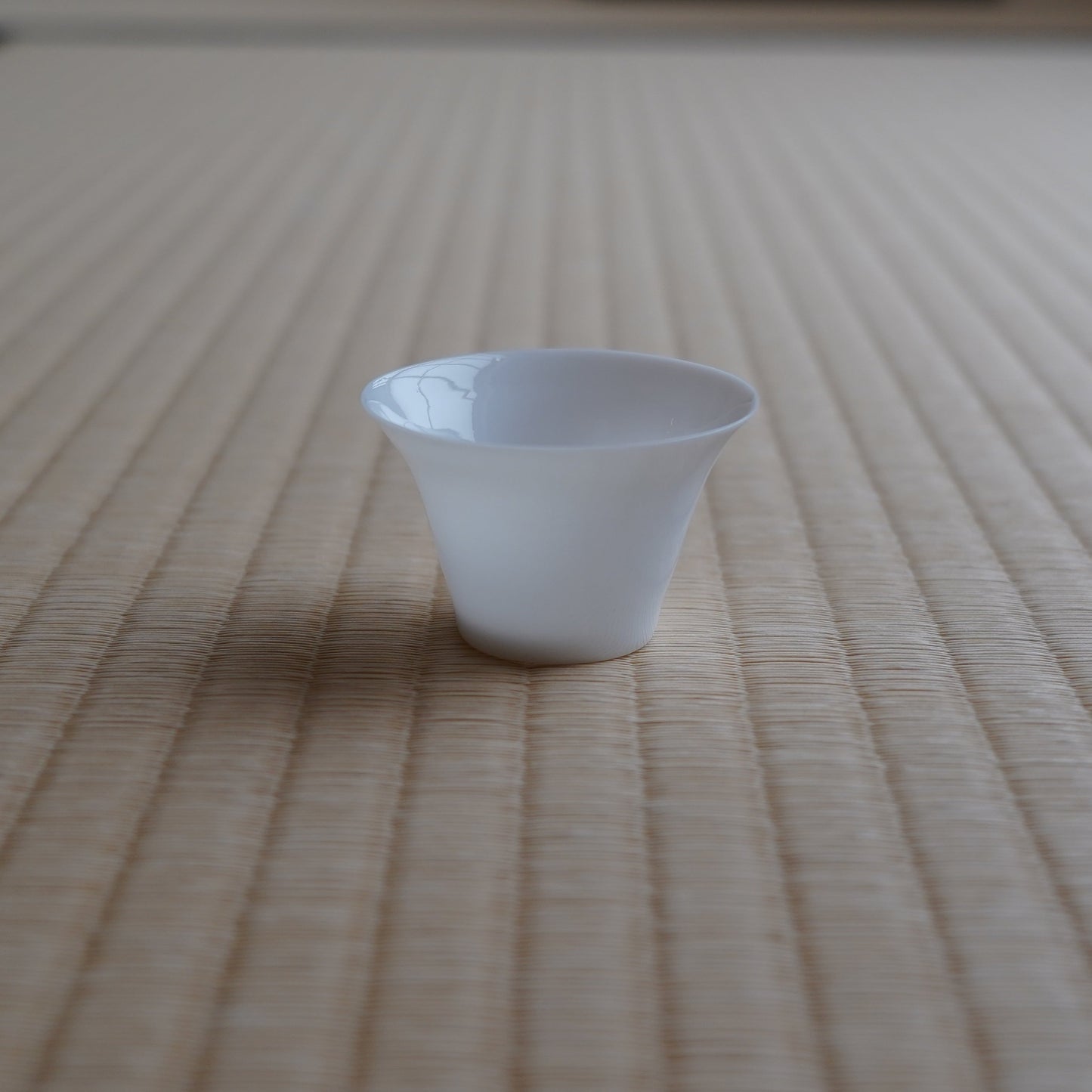 白瓷薄胎斗笠杯